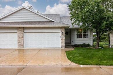 1502 Greens Way Ct NE unit 1502, Cedar Rapids, IA 52402 - photo 3