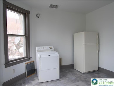 502 W Pennsylvania Ave unit 1/2, Pen Argyl, PA 18072 - photo 7