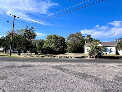 213 Paris St, Ladonia, TX 75449 - photo 3