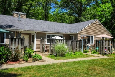 135 Partridge Ln unit 135, Chicopee, MA 01022 - photo 2