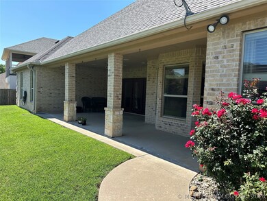 1702 Warwick Cir, Ardmore, OK 73401 - photo 4