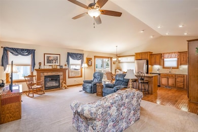 6019 Robin Rd, Pleasant Hill, IA 50327 - photo 4