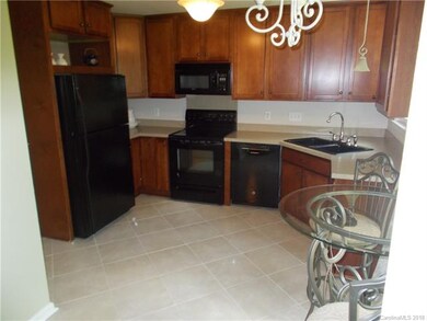 Nice open kitchen easy to prepare those family mea