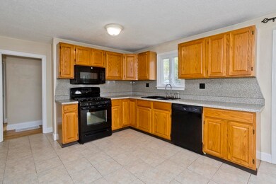 85 Alhambra Cir N, Agawam, MA 01001 - photo 4