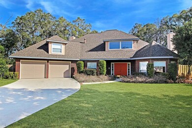 TRADITIONAL POOL HOME