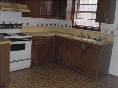 Kitchen. Watch the deer while doing dishes