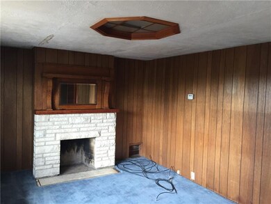 LIVING ROOM WITH DECORATIVE FIREPLACE