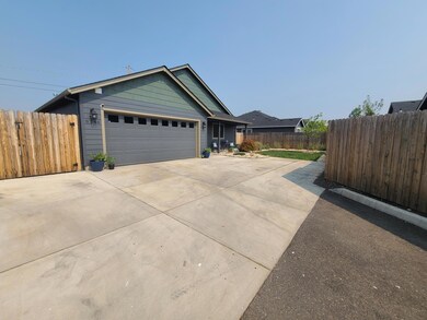 8246 Nickel Ln, White City, OR 97503 - photo 5