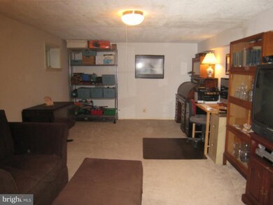 3600 Whispering Ln, Falls Church, VA 22041 - photo 4