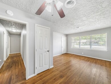 1013 Lindsey Dr, Rosenberg, TX 77471 - photo 3