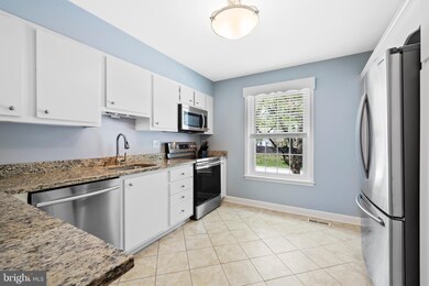 27 Inverin Cir, Lutherville Timonium, MD 21093 - photo 5