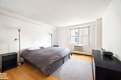 Lincoln Guild Apartments unit 19GW, New York, NY 10023 - photo 5