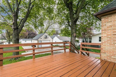 2110 Johnson Ave NW, Cedar Rapids, IA 52405 - photo 5