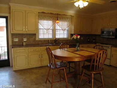 Cafeteria/Kitchen - Time for dinner!