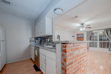 843 Wax Myrtle Ln unit A, Houston, TX 77079 - photo 4