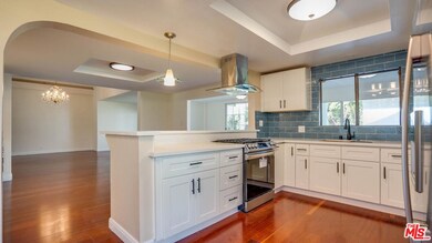 2027 Buckingham Rd, Los Angeles, CA 90016 - photo 4