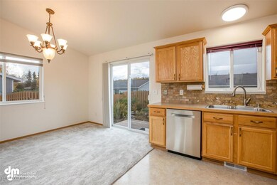 Kitchen & Dining Area