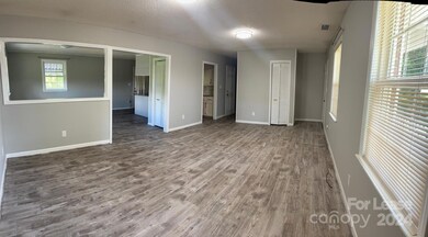 928 Thomas St, Statesville, NC 28677 - photo 4