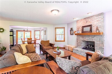 237 Cedar Dr, Teays Valley, WV 25560 - photo 4