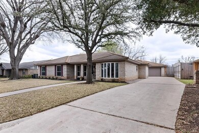 229 Circleview Dr N, Hurst, TX 76054 - photo 2