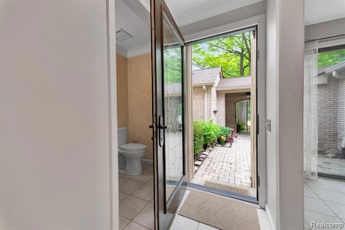 1285 Greenglen Ct, Bloomfield Hills, MI 48304 - photo 3