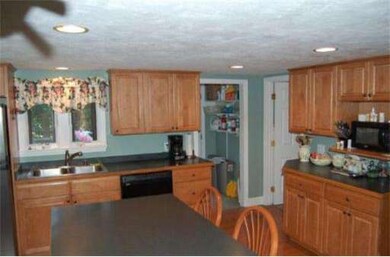 2 Center St, Carver, MA 02330 - photo 5