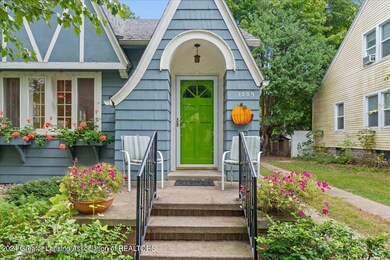1809 clifton front door flower 1-Media J