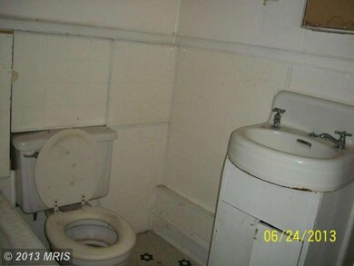 838 Lyndhurst St, Baltimore, MD 21229 - photo 5