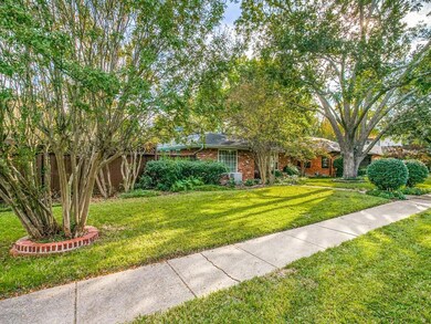 6760 Patrick Dr, Dallas, TX 75214 - photo 2