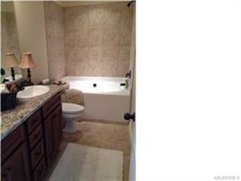 Owner's bath.