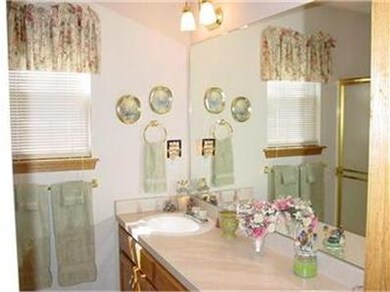 308 Shenandoah Dr, Raymore, MO 64083 - photo 6