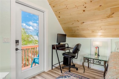 Efficiency with impact glass entry door, free wifi