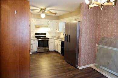 9906 Lawndale Ave, Kansas City, MO 64137 - photo 6