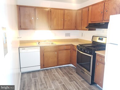 6011 Emerson St unit 610, Bladensburg, MD 20710 - photo 7