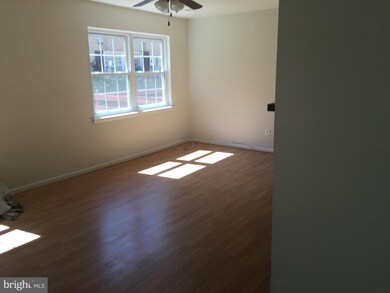 9745 Hagel Cir unit D, Lorton, VA 22079 - photo 3