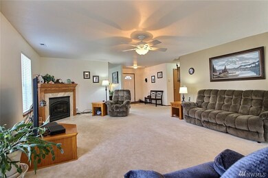 209 Roberts St NE, Orting, WA 98360 - photo 5