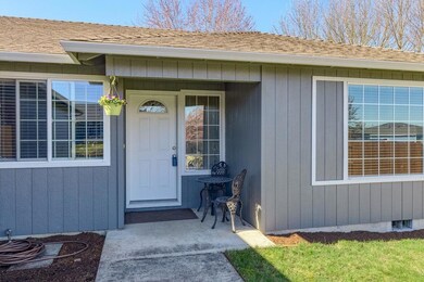 1369 Vista Dr, Central Point, OR 97502 - photo 5