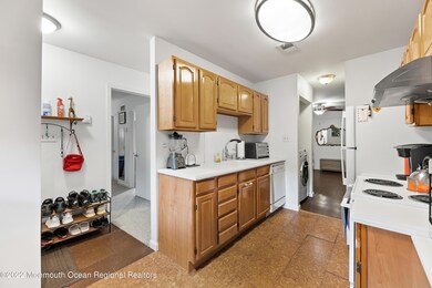 70COverlookWay-kitchen view to entrance