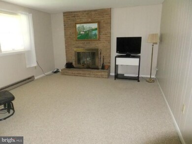 2004 Maplewood Dr, Hagerstown, MD 21740 - photo 7