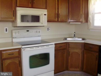 157 Lakebridge Dr, Woodbury, NJ 08096 - photo 3