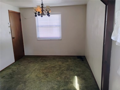 227 Parklane Dr, Braddock, PA 15104 - photo 4