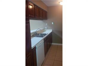Kitchen. Loads of cabinets !