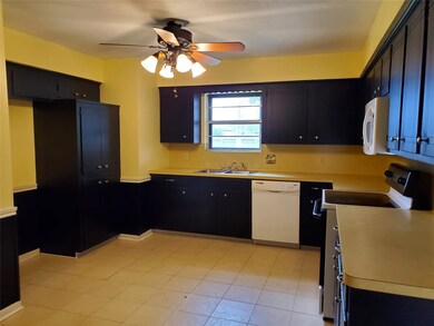 376 Windsor Square, Alvin, TX 77511 - photo 2