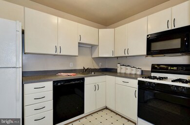 4555 Macarthur Blvd NW unit 111, Washington, DC 20007 - photo 4
