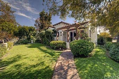 Nice sized grassy front yard.