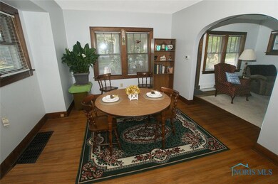 Curved archway opens to Dining rm