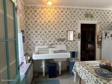 19 Gilead St, Adams, MA 01220 - photo 5