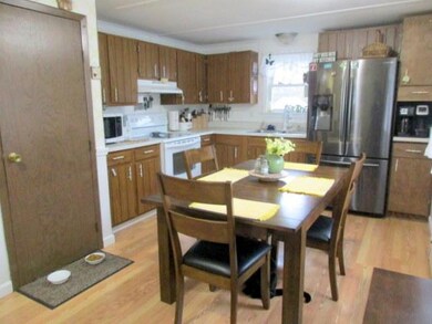 Eat-in kitchen