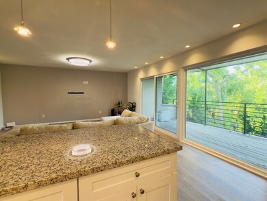 Beautiful  Modern lighting & view.

