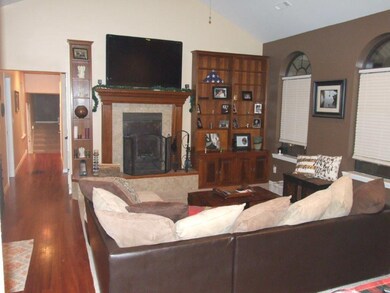 2127 Lacy Dr, Fayetteville, AR 72701 - photo 3